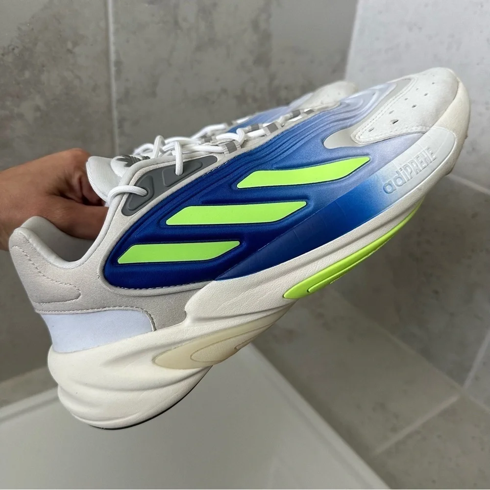 Adidas Men’s Ozelia Sneaker Size 10.5